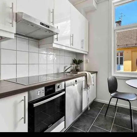 Fin Leilighet 5 Min Gange Fra Bryggen Appartement